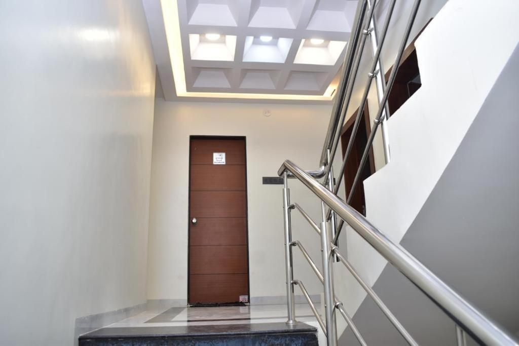 Hotel Sai Sandesh 쉬르디 외부 사진