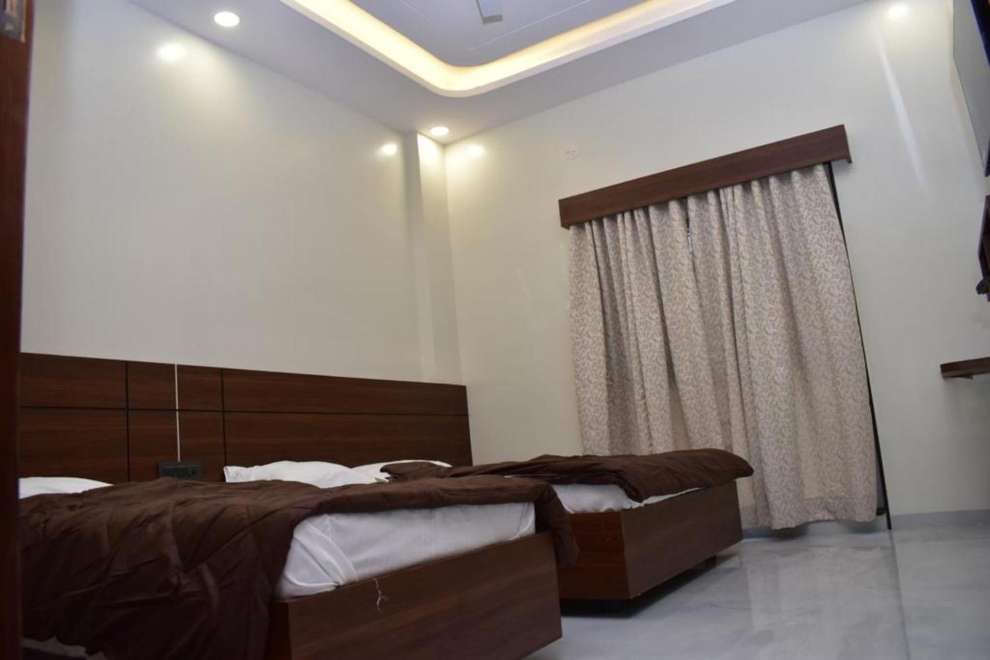 Hotel Sai Sandesh 쉬르디 외부 사진